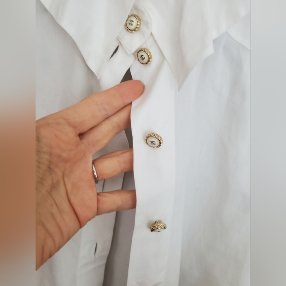 Sz 40 Authentic Chanel collared cotton blouse in pristine condition - Picture 7 of 7